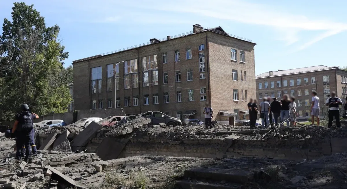 Патрульні врятували трьох жінок після удару РФ по Києву: подробиці