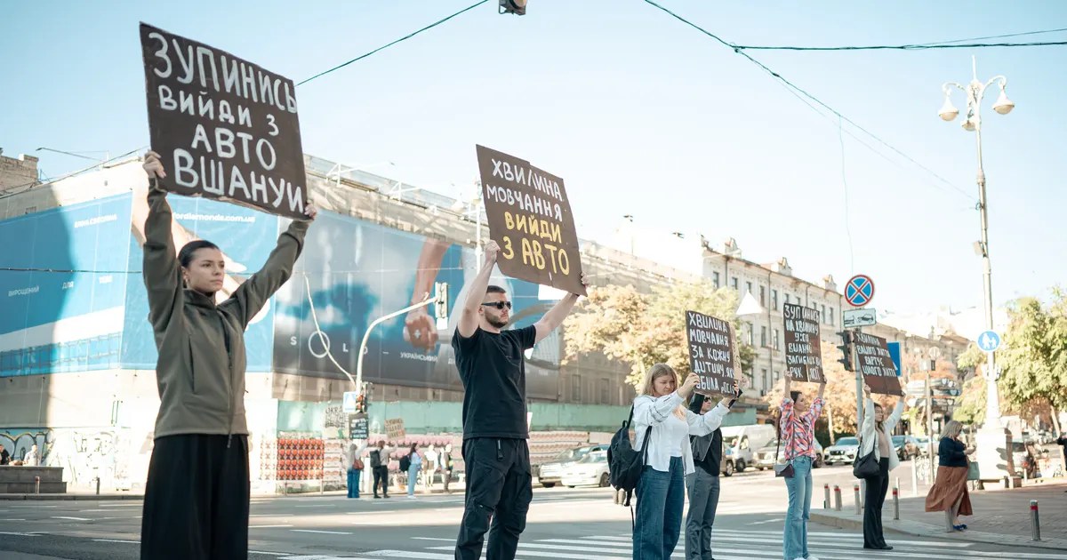 У Києві світлофори під час хвилини мовчання переведуть у режим «Усім червоний»