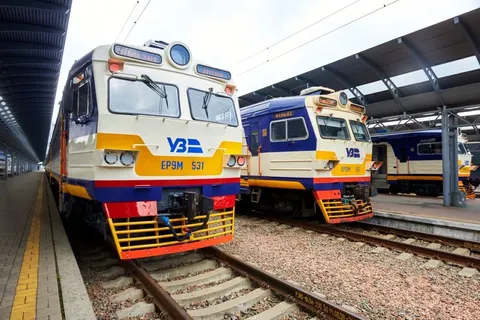 У Києві через повітряну загрозу зупинили міську електричку