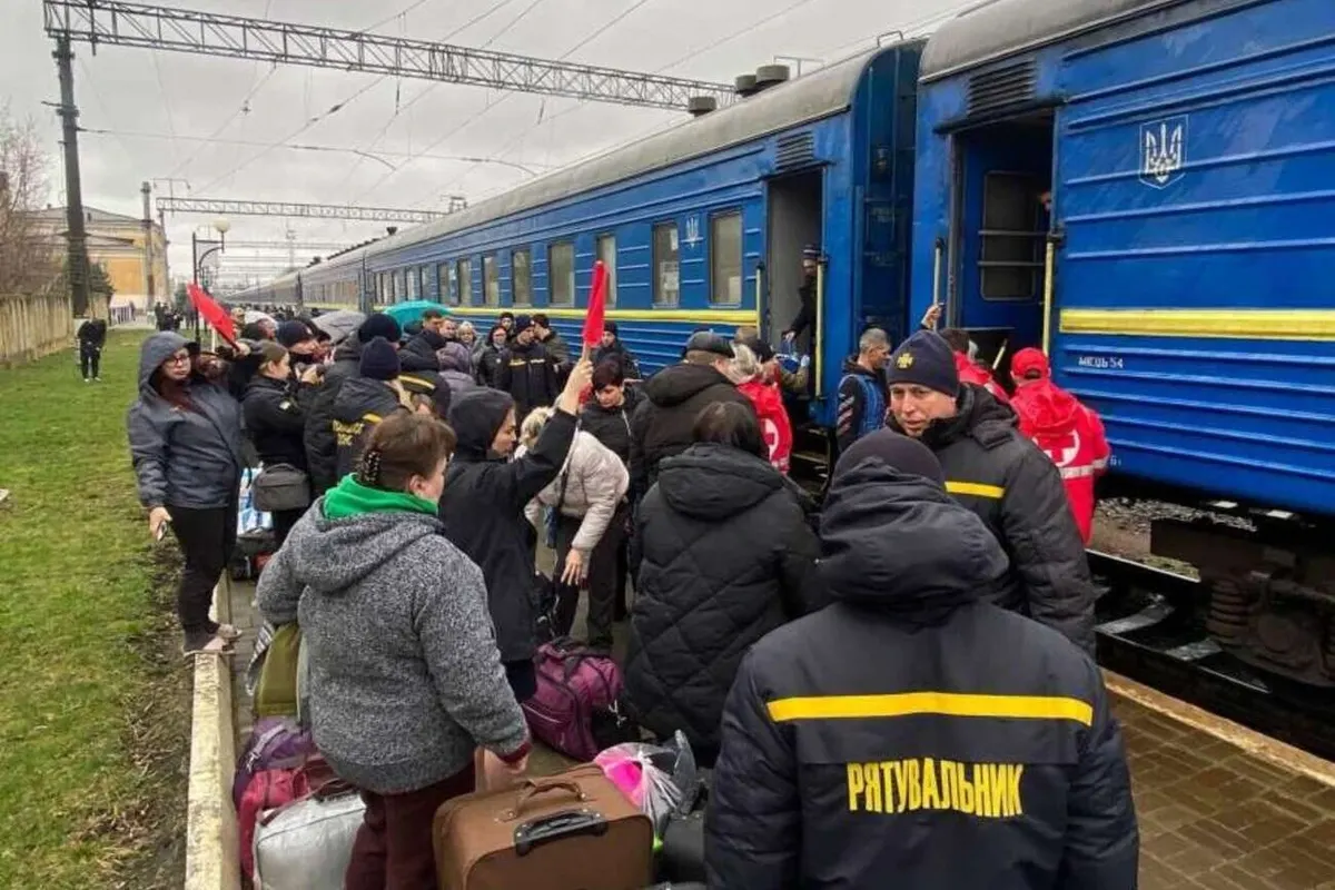 Пасажирка «Інтерсіті» не встигла повернутися з укриття: потяг поїхав без неї