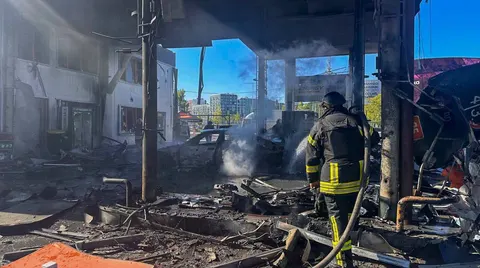 У Києві дрон влучив в АЗС у Голосіївському районі: двоє поранених