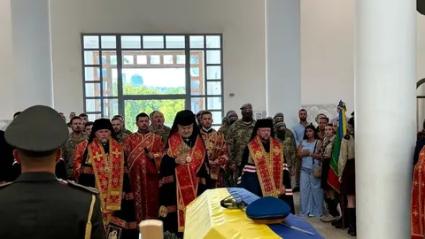 У Києві триває прощання з Євгеном Коновальцем: парастас другий день поспіль