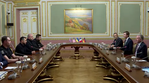 Зеленський про переговори з посланцями Трампа: зимовий пакет, території, гарантії