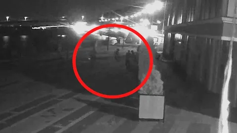На Подолі двоє підлітків напали на жінок: одна у тяжкому стані